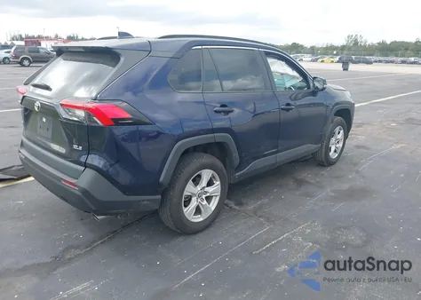 2021 Toyota Rav4 Xle z USA, uszkodzony, nr VIN 2T3W1RFV7MW148100